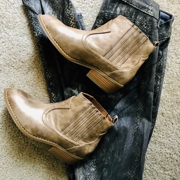 UNIVERSAL THREAD Gold Festival BOOTIES Size 7 - Picture 7 of 8